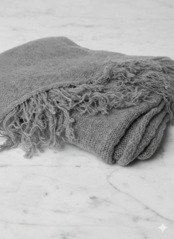 Kefia con frange - 100% cashmere - immagine 2